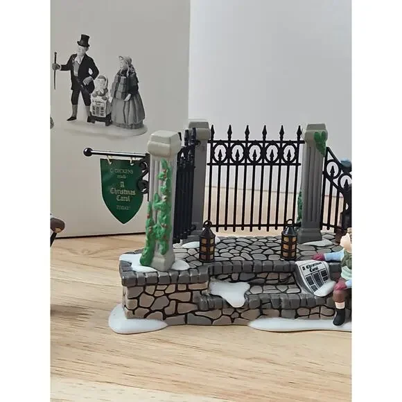 Dept 56 A Christmas Carol Reading by Charles Dickens Set of 4 No. 58403 - Picture 6 of 16